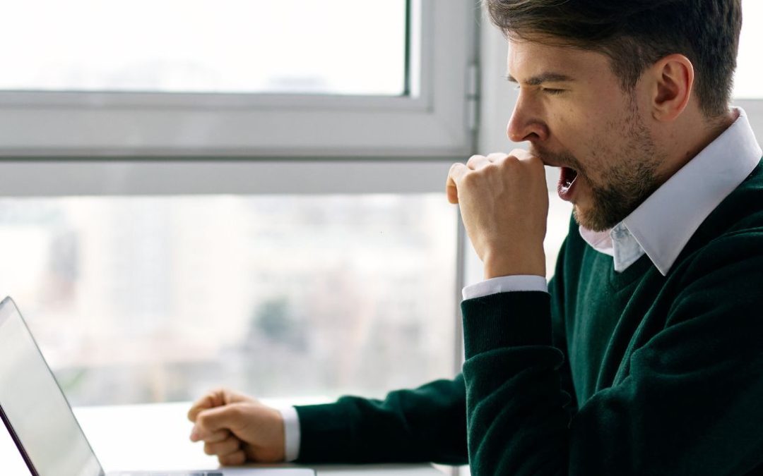 Tips om niet in slaap te vallen op uw werk