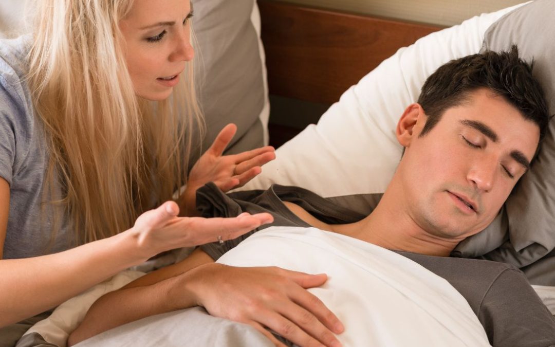 Slaapjaloezie: waarom vrouwen hun partner wakker maken