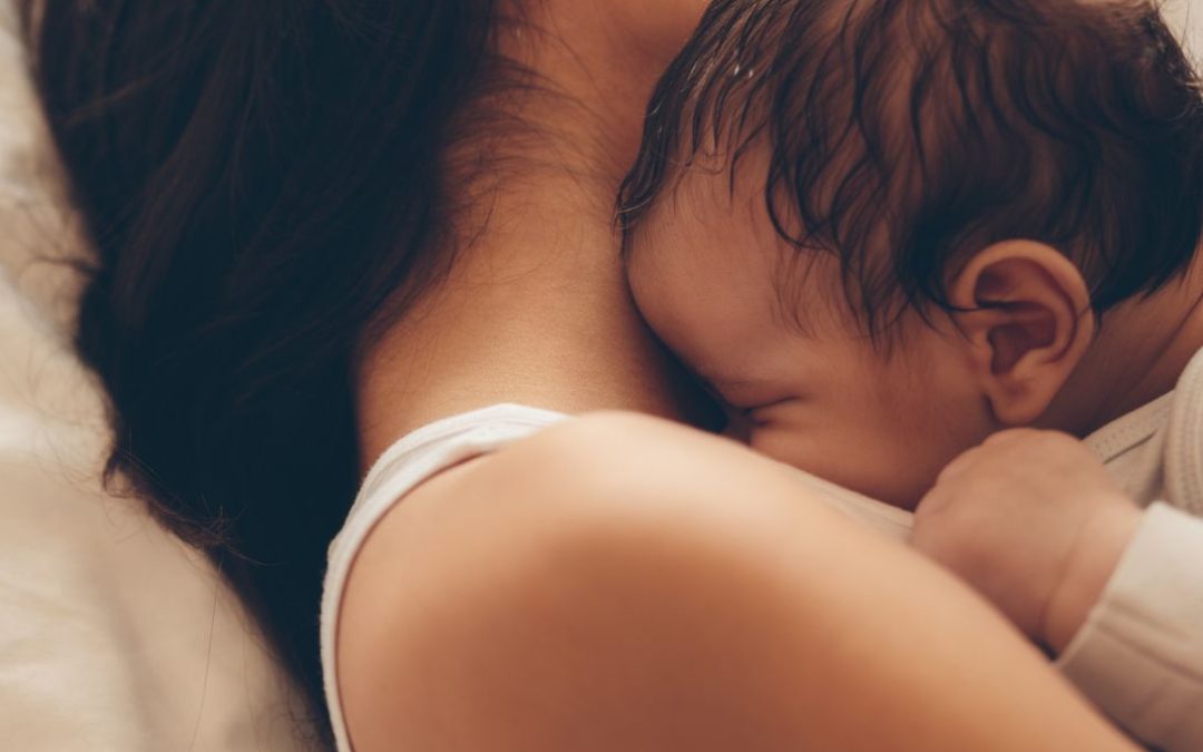 Het belang van samen met de baby slapen na de geboorte