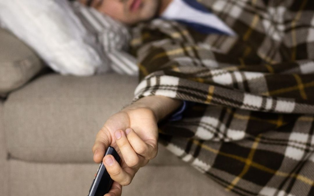 De ongezonde invloed van slapen voor de TV