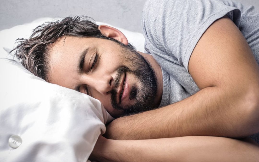 Waarom u spiertrillingen ervaart bij het in slaap vallen