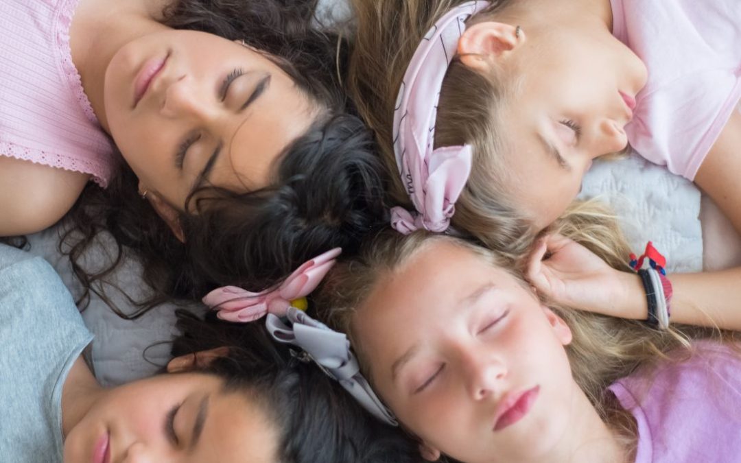 Alles dat u moet weten voor het vinden van de juiste kinderslaapcoach