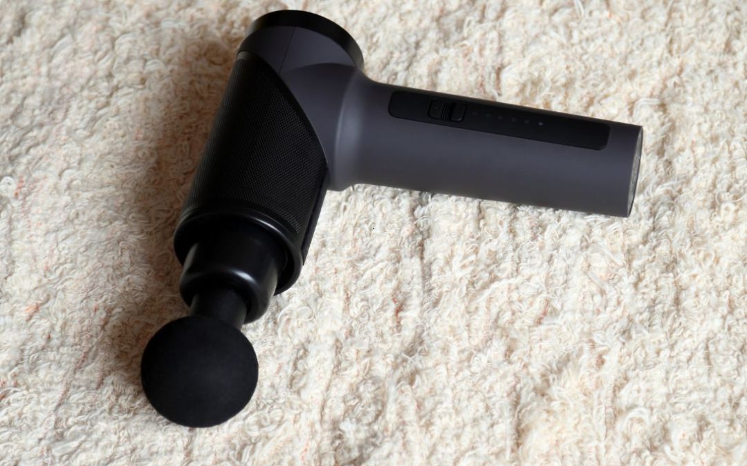 Alles over de massage gun: en hoe u het gebruikt voor betere slaap