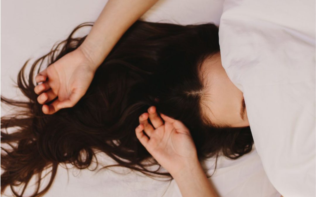 Slapen zonder kussen: goed voor u?