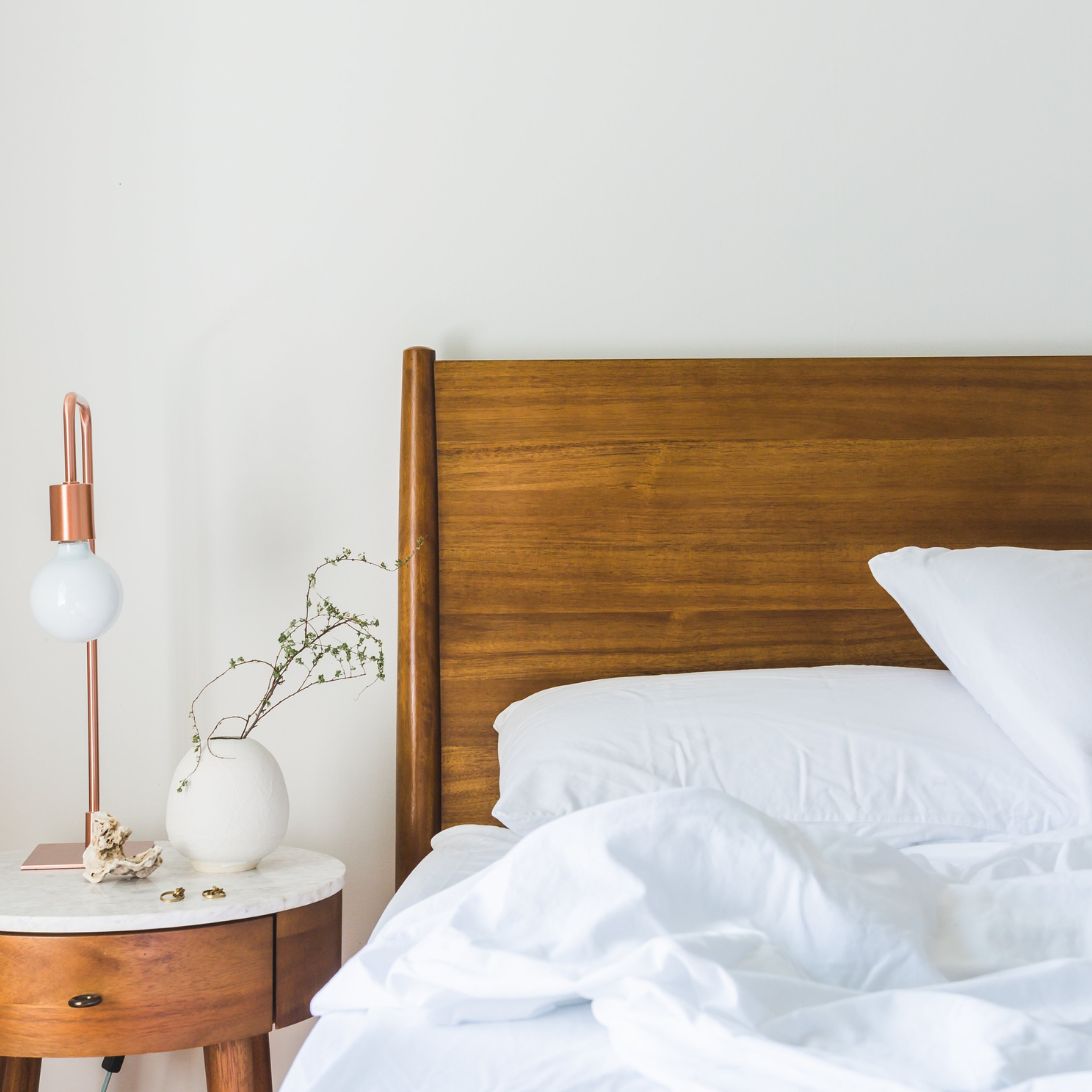 Bed, nachtkastje en beddengoed van Bosch Bedding