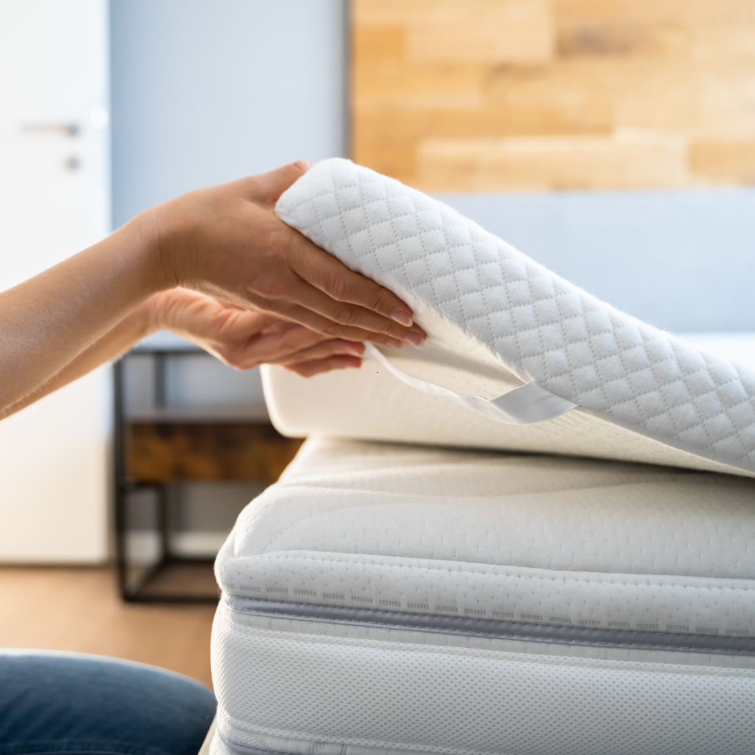 Handen leggen beste matrastopper op matras